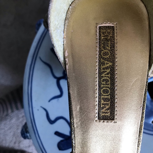 Gold high heels!!! - Picture 7 of 9